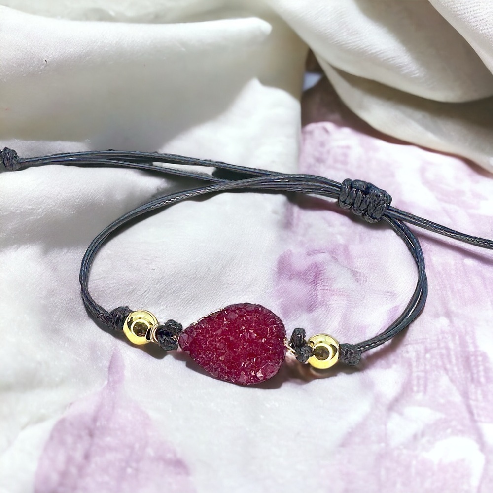 Chic NWT Black Leather Adjustable Bracelet with Dazzling Gold & Fuchsia Charm!